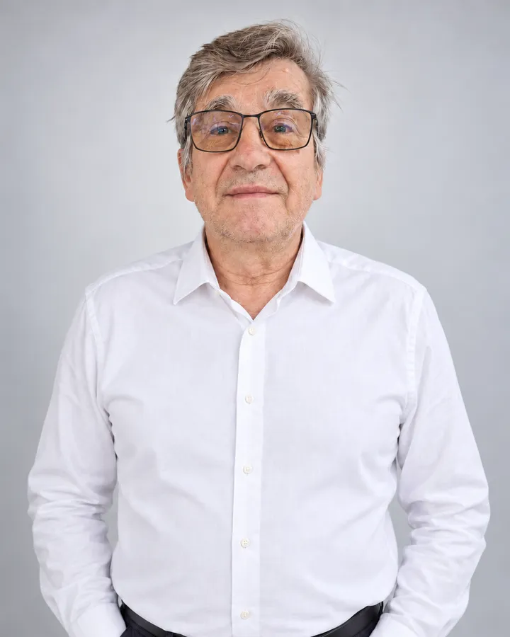 Ing. Pavel Karvánek v bílé košili